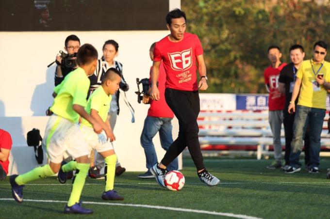 آخرین اخبار شرکت بازی فوتبال خیریه Feng Xiaoting دیروز برگزار شد و عشق به آینده فوتبال چین را تقدیم کرد  1