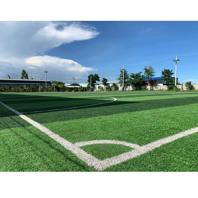 چین رول چمن مصنوعی سبز 40 میلی متری برای زمین فوتبال تامین کننده