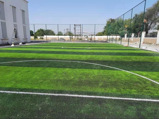 فرش فوتبال چمن مصنوعی محبوب 50 میلی متری برای فضای باز تامین کننده